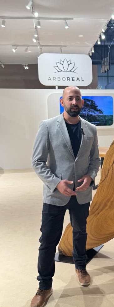 Henrique Moreira no estande da ArboREAL em Milão